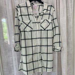 Button up maternity shirt